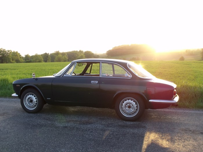 The setting sun nicely silhouettes the Alfa. The hubcaps are in the garage, really. 