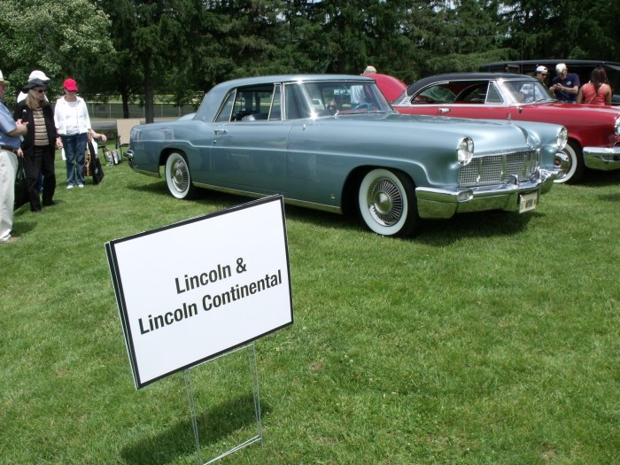 A Continental Mark II (don't call it a Lincoln!) on display. 