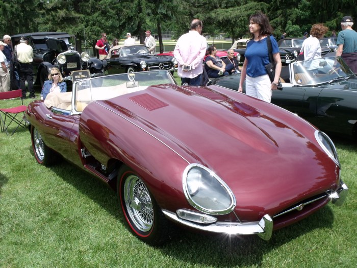 A Series 1 E-type OTS (open two seater). 