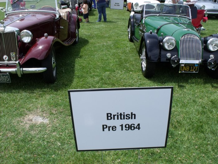 Post-war cars with cycle fenders and stand-alone headlights? Must be British. 