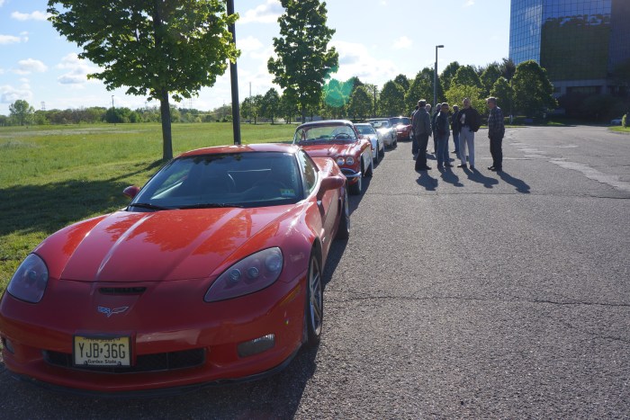 Hey guys, do you want to eat, or would you rather stand around and shoot the breeze? 
