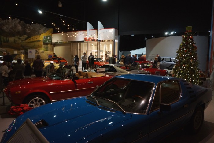 Italian cars come in colors other that red! 