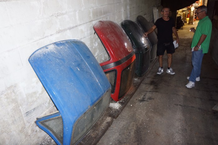 EC negotiates for a hardtop for the Spider he doesn't own yet